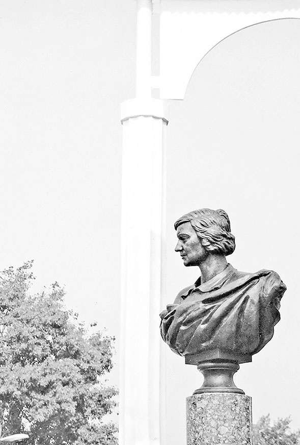 Иллюстрация к книге — Марина Цветаева. Беззаконная комета [i_256.jpg]