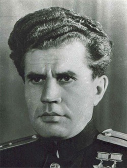 Виктор Леонов