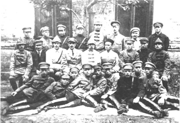 Иллюстрация к книге — Гражданская война в России 1917 - 1922. Красная Армия [Red-Army-08.jpg]