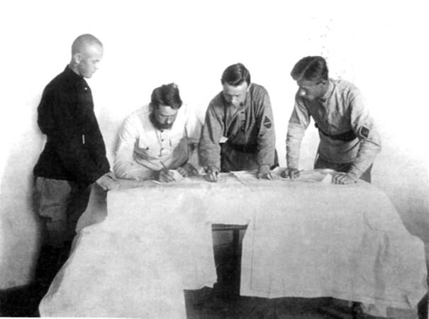 Иллюстрация к книге — Гражданская война в России 1917 - 1922. Красная Армия [Red-Army-18.jpg]