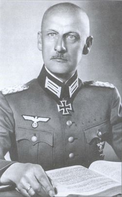 Иллюстрация к книге — Поворот под Москвой [i_003.jpg]