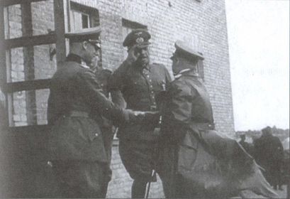 Иллюстрация к книге — Поворот под Москвой [i_009.jpg]