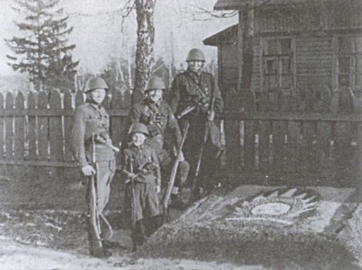 Иллюстрация к книге — Холокост в Латвии. «Убить всех евреев!» [i_014.jpg]