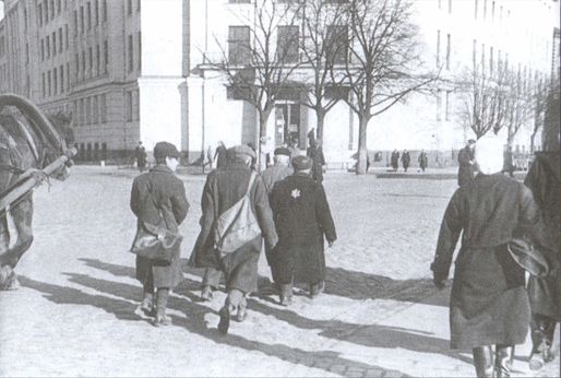 Иллюстрация к книге — Холокост в Латвии. «Убить всех евреев!» [i_022.jpg]