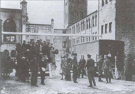 Иллюстрация к книге — Холокост в Латвии. «Убить всех евреев!» [i_024.jpg]