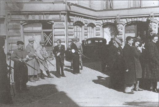 Иллюстрация к книге — Холокост в Латвии. «Убить всех евреев!» [i_026.jpg]