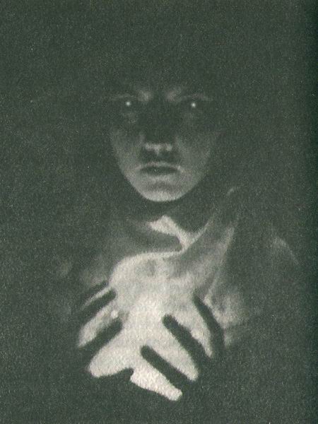 Иллюстрация к книге — Дом странных детей [i_021.jpg]