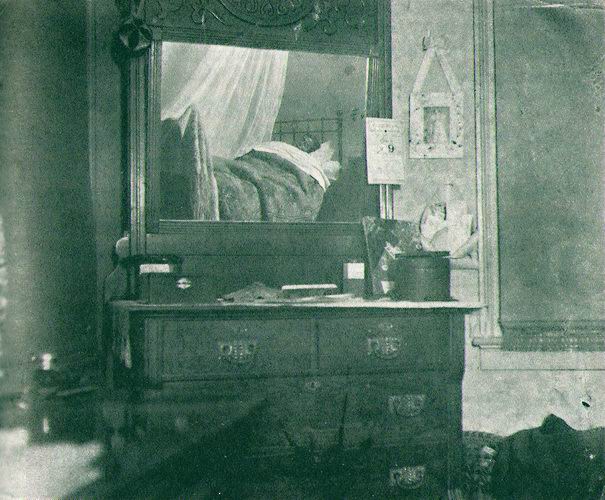 Иллюстрация к книге — Дом странных детей [i_036.jpg]