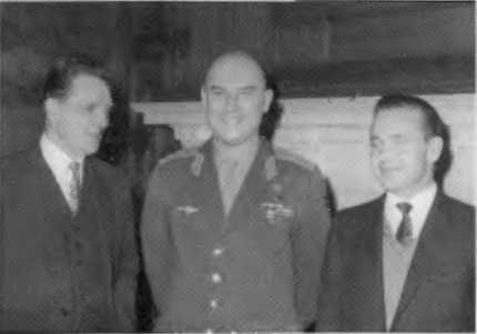 Иллюстрация к книге — Голый шпион [i_009.jpg]