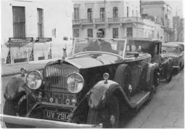 Иллюстрация к книге — Голый шпион [i_035.jpg]