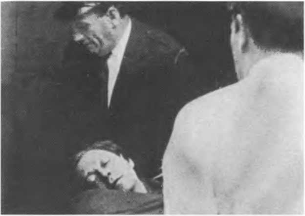 Иллюстрация к книге — Голый шпион [i_042.jpg]