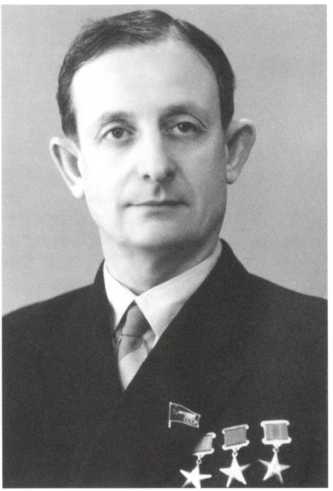 Иллюстрация к книге — Кузькина мать. Хроника великого десятилетия [i_006.jpg]