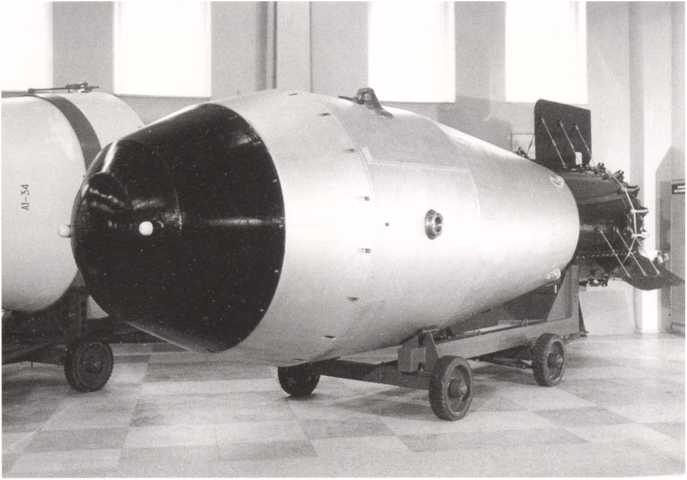 Иллюстрация к книге — Кузькина мать. Хроника великого десятилетия [i_019.jpg]