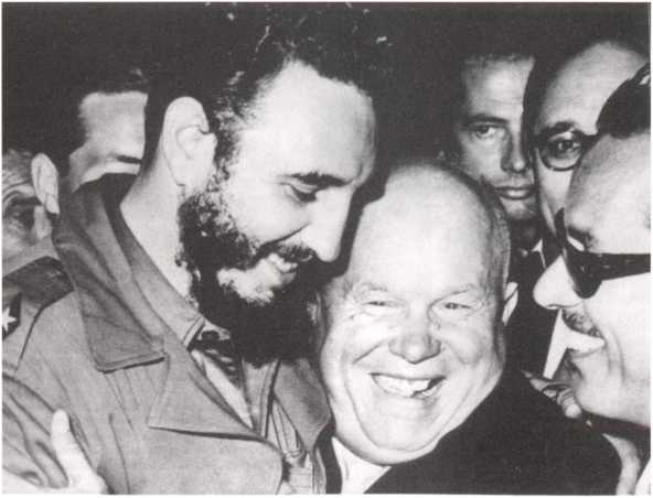 Иллюстрация к книге — Кузькина мать. Хроника великого десятилетия [i_035.jpg]