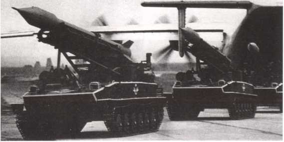 Иллюстрация к книге — Кузькина мать. Хроника великого десятилетия [i_074.jpg]