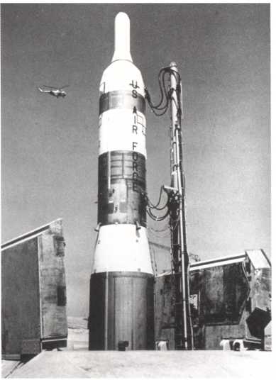 Иллюстрация к книге — Кузькина мать. Хроника великого десятилетия [i_079.jpg]