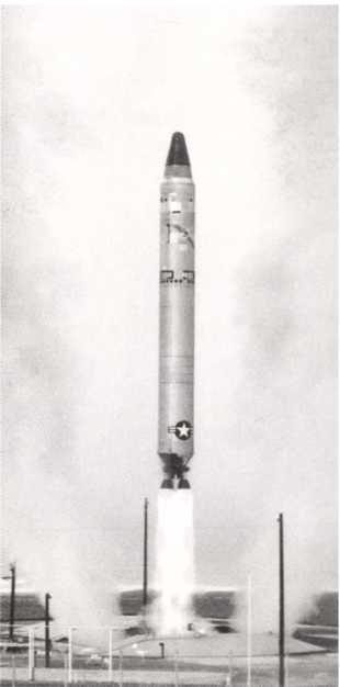 Иллюстрация к книге — Кузькина мать. Хроника великого десятилетия [i_081.jpg]