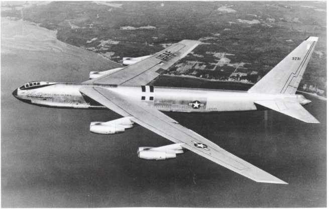 Иллюстрация к книге — Кузькина мать. Хроника великого десятилетия [i_092.jpg]