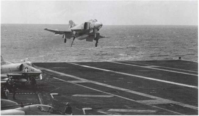 Иллюстрация к книге — Кузькина мать. Хроника великого десятилетия [i_100.jpg]