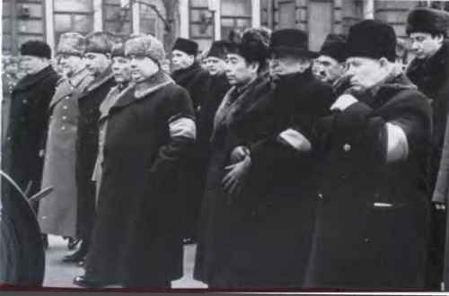 Иллюстрация к книге — Против всех [i_028.jpg]