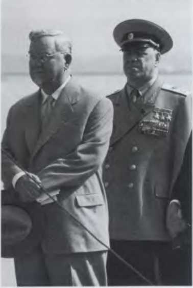 Иллюстрация к книге — Против всех [i_055.jpg]