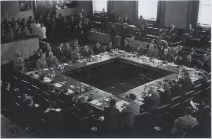 Иллюстрация к книге — Против всех [i_056.jpg]