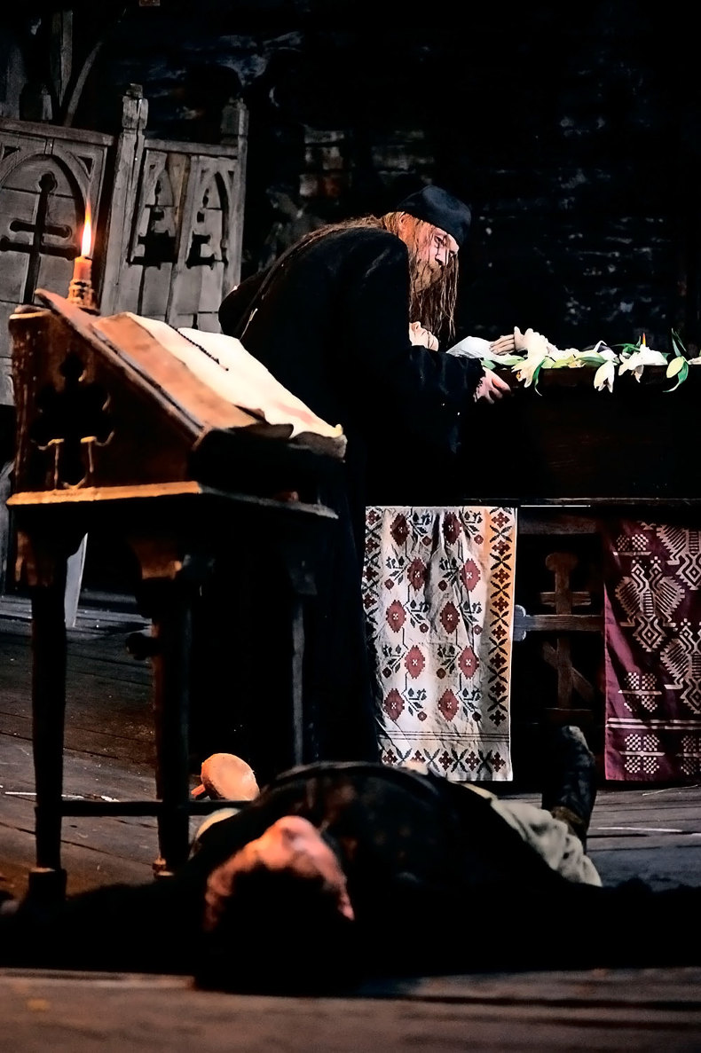 Иллюстрация к книге — Вий [i_002.jpg]