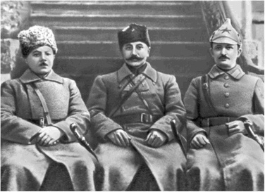 Иллюстрация к книге — Буденный [i_008.jpg]