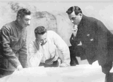 Иллюстрация к книге — Буденный [i_025.jpg]