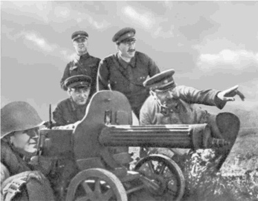 Иллюстрация к книге — Буденный [i_046.jpg]