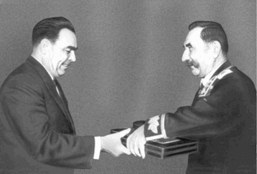 Иллюстрация к книге — Буденный [i_056.jpg]