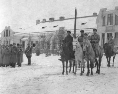 Иллюстрация к книге — Котовский [i_018.jpg]