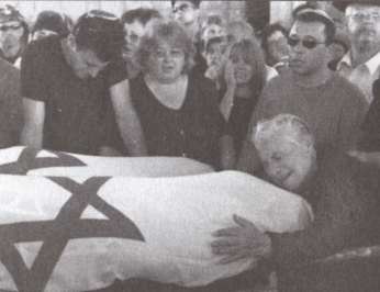 Иллюстрация к книге — Террор на пороге [i_025.jpg]