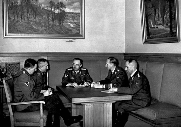 Иллюстрация к книге — Тайная миссия Третьего Рейха [i_104.jpg]