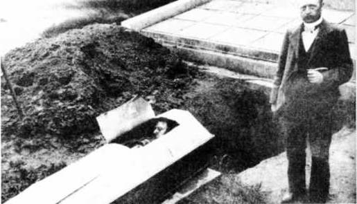 Иллюстрация к книге — Книга вампиров [i_044.jpg]