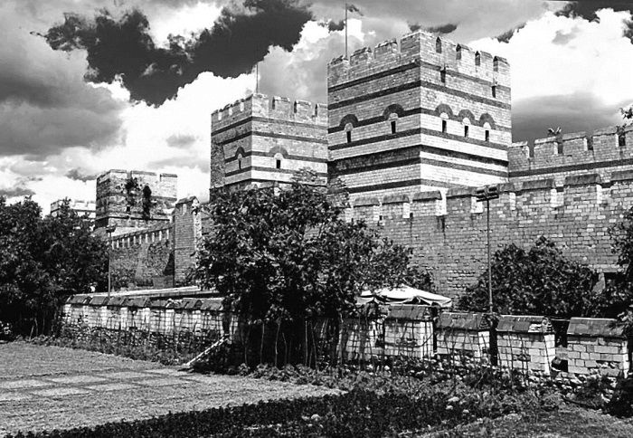 Иллюстрация к книге — Невольница гарема [i_017.jpg]