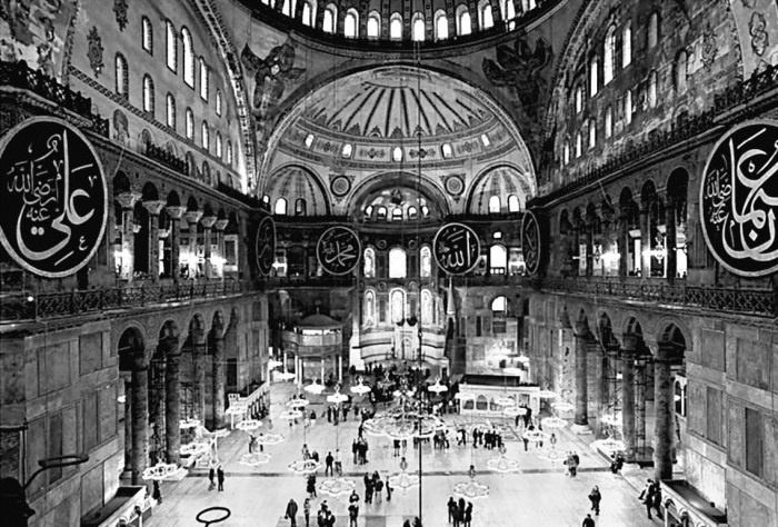 Иллюстрация к книге — Невольница гарема [i_021.jpg]