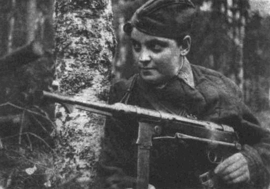 Иллюстрация к книге — &quot;А зори здесь громкие&quot;. Женское лицо войны [i_002.jpg]