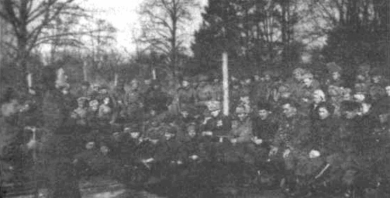 Иллюстрация к книге — &quot;А зори здесь громкие&quot;. Женское лицо войны [i_006.jpg]