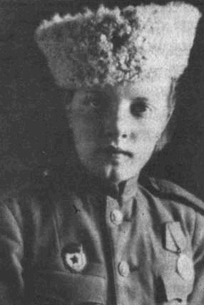 Иллюстрация к книге — &quot;А зори здесь громкие&quot;. Женское лицо войны [i_009.jpg]