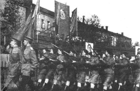 Иллюстрация к книге — &quot;А зори здесь громкие&quot;. Женское лицо войны [i_011.jpg]