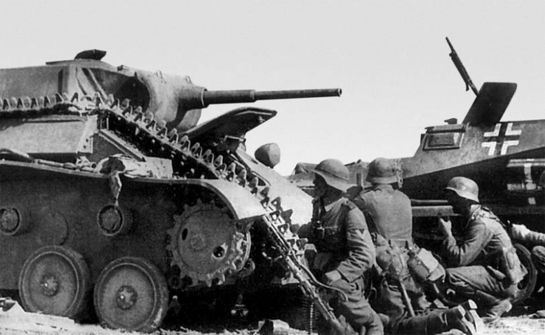 Иллюстрация к книге — Неизвестный Сталинград. Как перевирают историю [i_028.jpg]