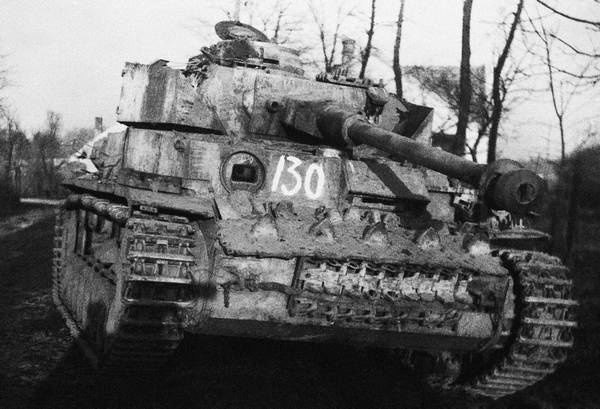 Иллюстрация к книге — Последние контрудары Гитлера. Разгром Панцерваффе [i_018.jpg]