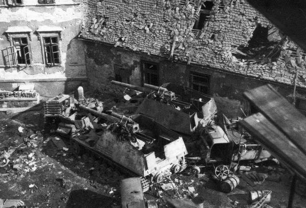 Иллюстрация к книге — Последние контрудары Гитлера. Разгром Панцерваффе [i_023.jpg]