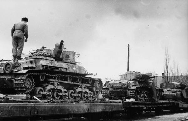 Иллюстрация к книге — Последние контрудары Гитлера. Разгром Панцерваффе [i_052.jpg]