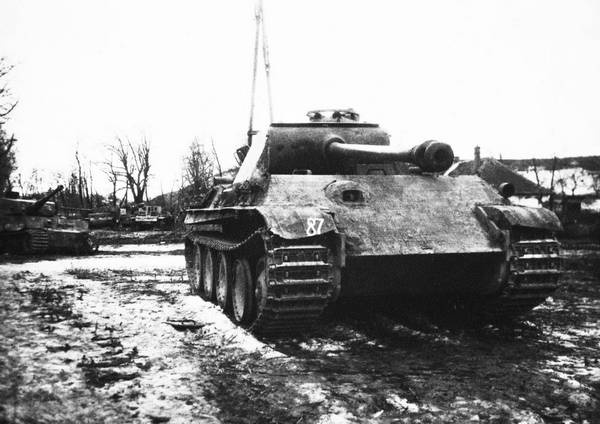 Иллюстрация к книге — Последние контрудары Гитлера. Разгром Панцерваффе [i_076.jpg]