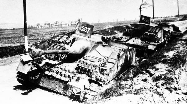 Иллюстрация к книге — Последние контрудары Гитлера. Разгром Панцерваффе [i_142.jpg]