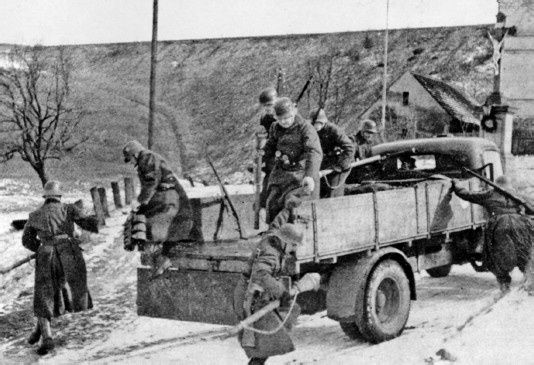 Иллюстрация к книге — Разгром 1945. Битва за Германию [i_044.jpg]