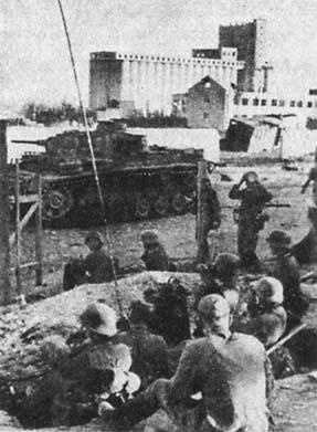 Иллюстрация к книге — Сталинград. За Волгой для нас земли нет [img_34.jpg]