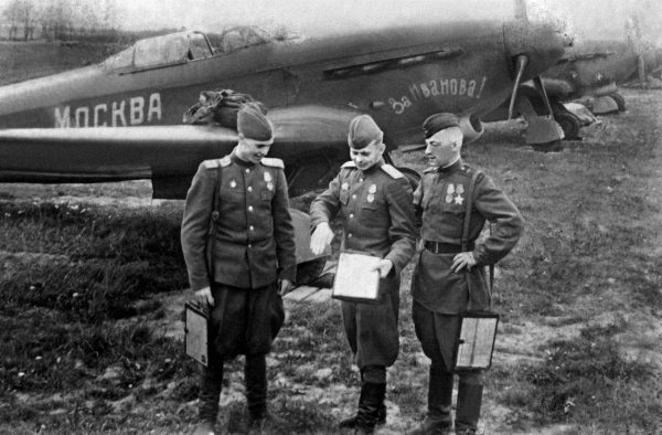 Иллюстрация к книге — Истребители. "Прикрой, атакую!" [i_040.jpg]